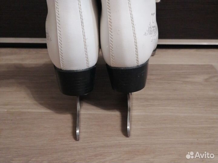 Коньки фигурные женские 39