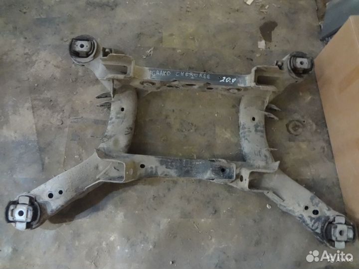 Jeep Grand Cherokee (WK) 2010 подрамник передний