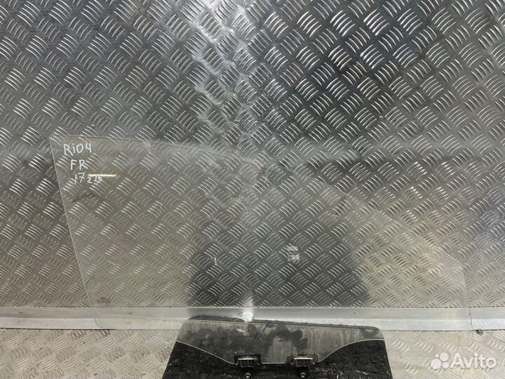 Стекло двери переднее правое Kia Rio FB