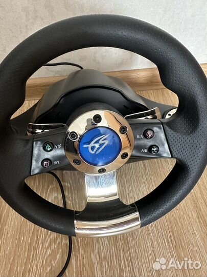 Игровой руль с педалями