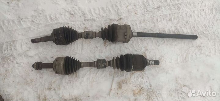 Привод Левый Нисан блюберд ENU 14 4vd