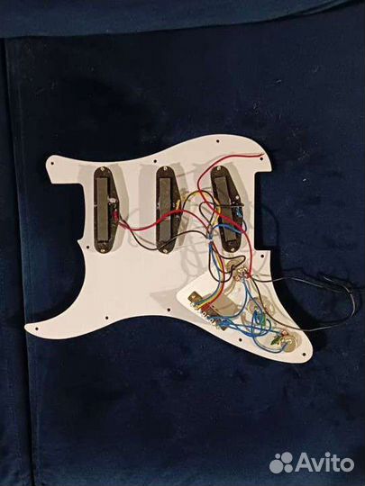 Пикгард на электрогитару стратокастер