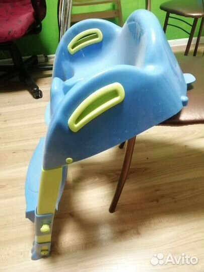 Сиденье на унитаз со ступенькой