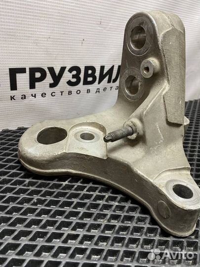 Кронштейн двигателя задний правый Volvo FH4