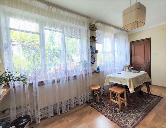 3-к. квартира, 81 м², 1/2 эт.