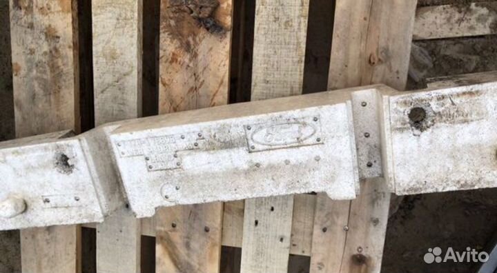 Усилитель бампера Ford Explorer 5 2012