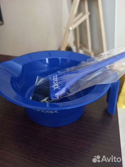 Кисточка и миска для окрашивания