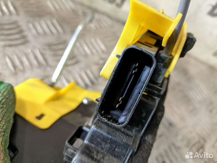 Замок двери задней правой Hyundai Solaris 2