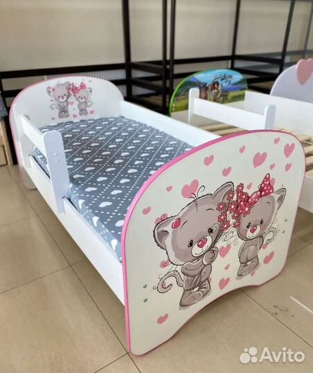 Детская кровать с бортиком