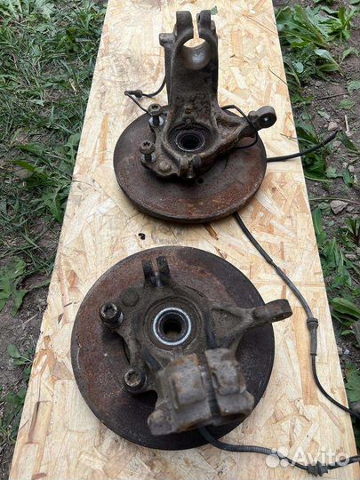 Кулак поворотный левый правый citroen c3