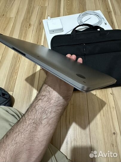 Macbook pro 13 512g 2020г