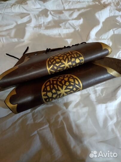 Наручи кожаные с рисунком