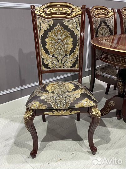 Кухонный стол и стулья