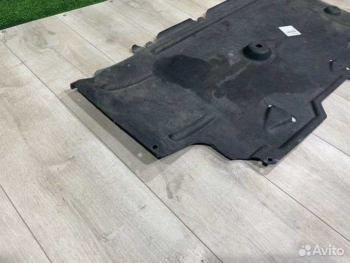 Защита днища кузова правая Volvo V40 MD4204T