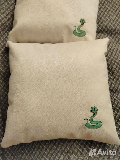 Декоративные подушки символ года змея
