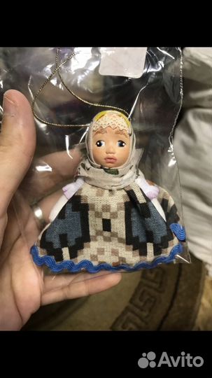 Кукла фарфоровая