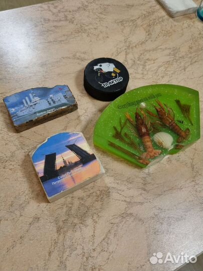 Сувениры из камня, шайба, креветки в эпоксидке