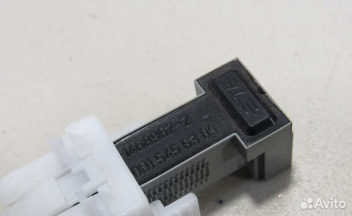 Датчик включения стопсигнала BMW 3-Series/M3 (E92