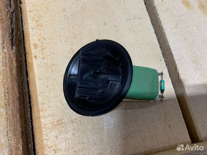 Резистор отопителя Skoda Rapid 1.6 2021