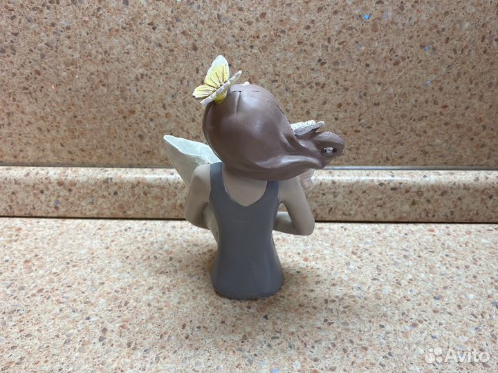 Фарфоровые статуэтки девушка с бабочками