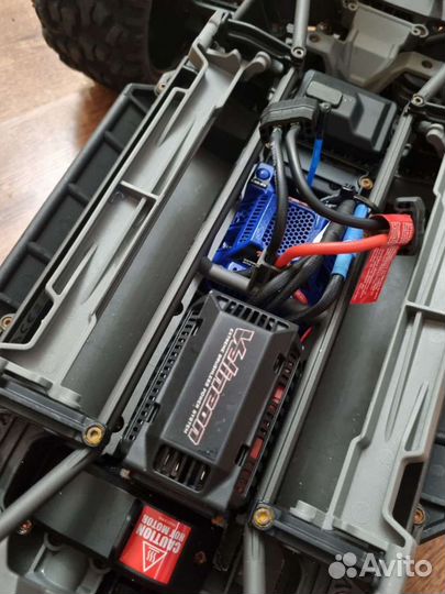 Радиоуправляемая машина traxxas X-maxx 1:5 4WD 8S