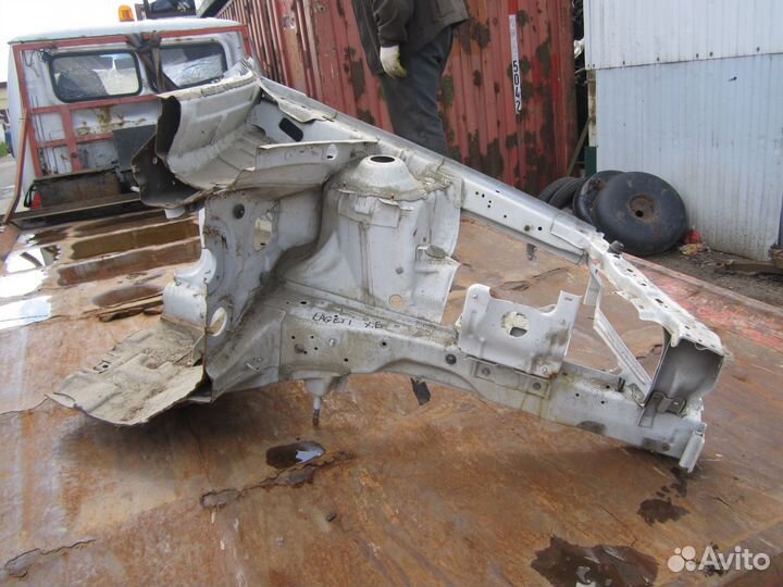Передняя левая четверть Chevrolet Lacetti хэтчбек