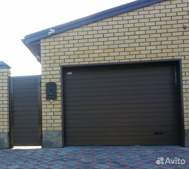 Секционные ворота