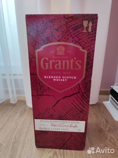 Бутылка и коробка от виски качели