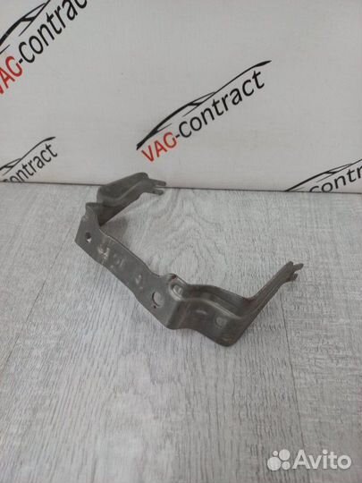 Кронштейн консоли Volkswagen Polo 1.6 2011