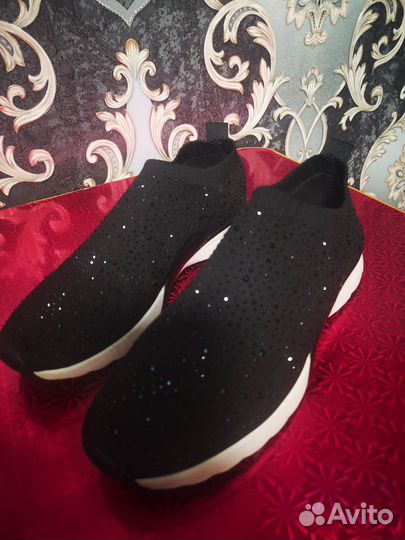 Кроссовки со стразами