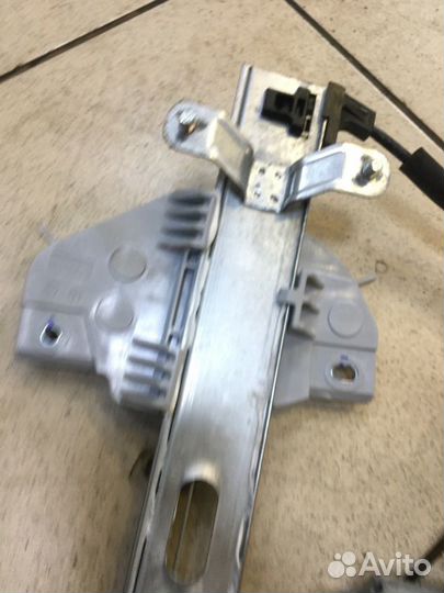 Стеклоподъемник задний правый Kia Rio 4 G4FG 2019