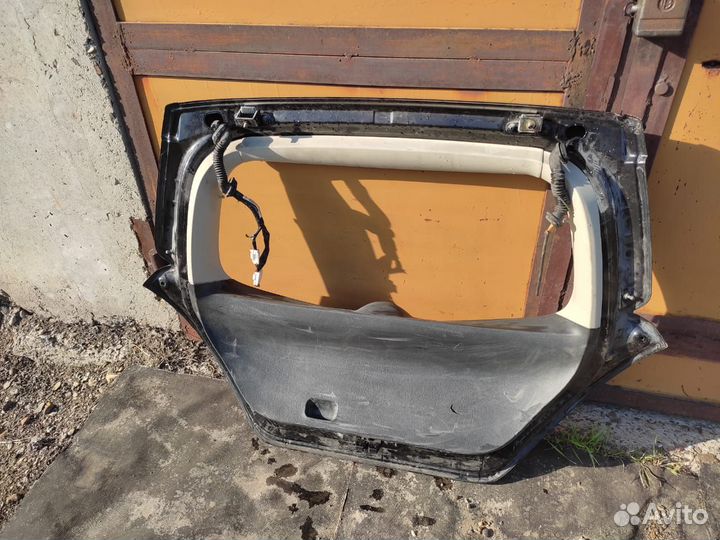 Nissan tiida дверь