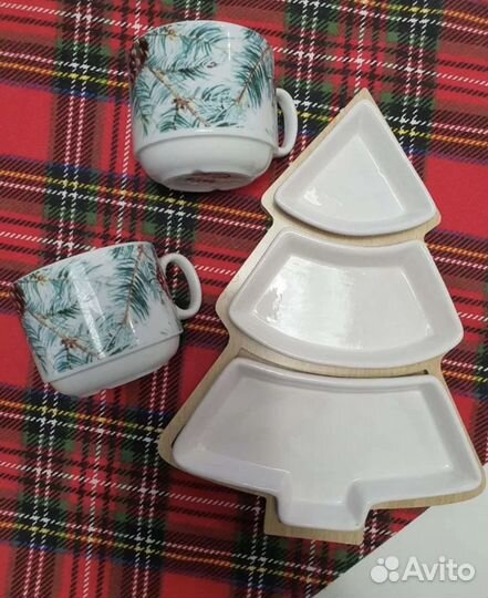 Новогодняя менажница и чашки