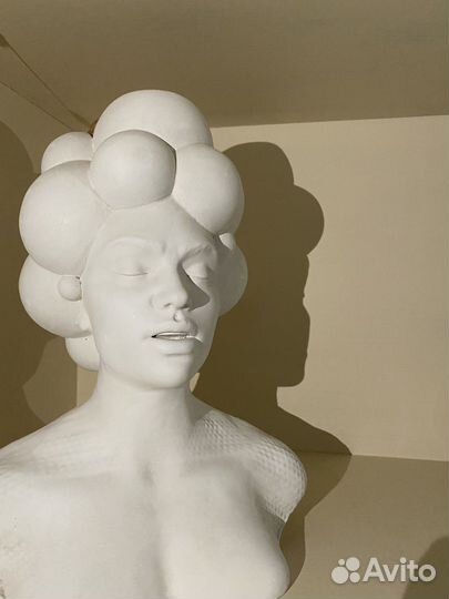 Бюст девушки