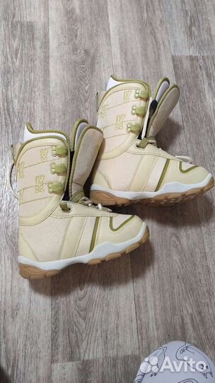 Сноубордические ботинки женские 35