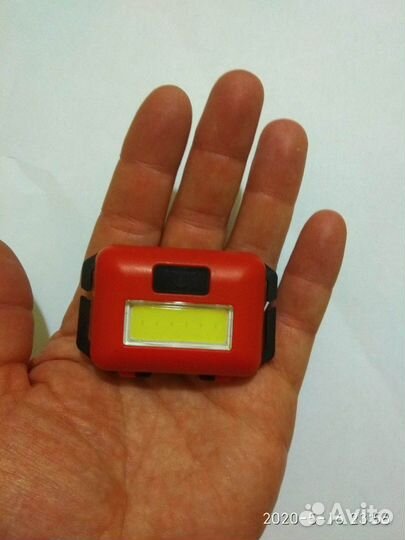 Фонарик налобный яркий компактный