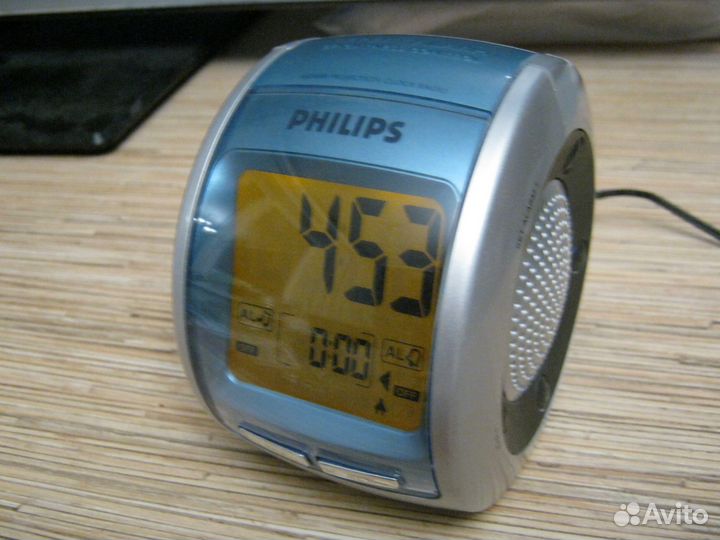 Philips AJ3600/00C часы с проекцией времени, радио