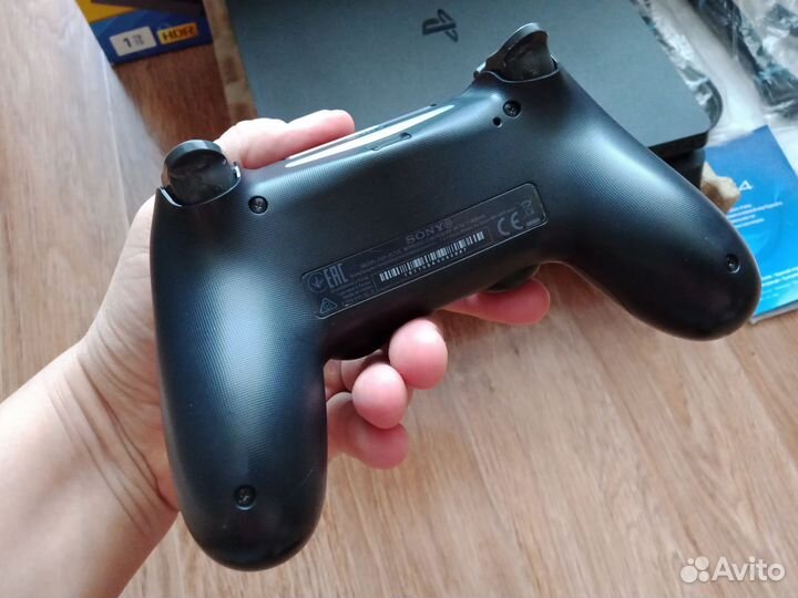 Sony PS4 slim 1 TB (2208B ревизия 3)