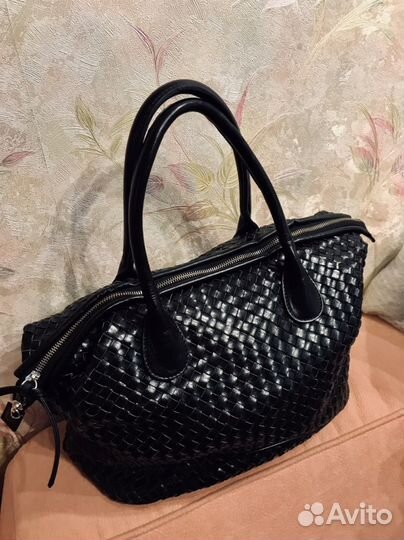 Сумка из плетеной натуральной кожи