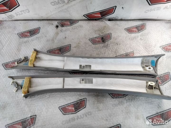 Обшивка передней стойки Мерседес W221