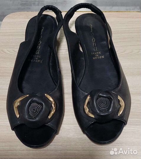 Босоножки женские