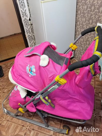 Детские санки с колесами и чехлом