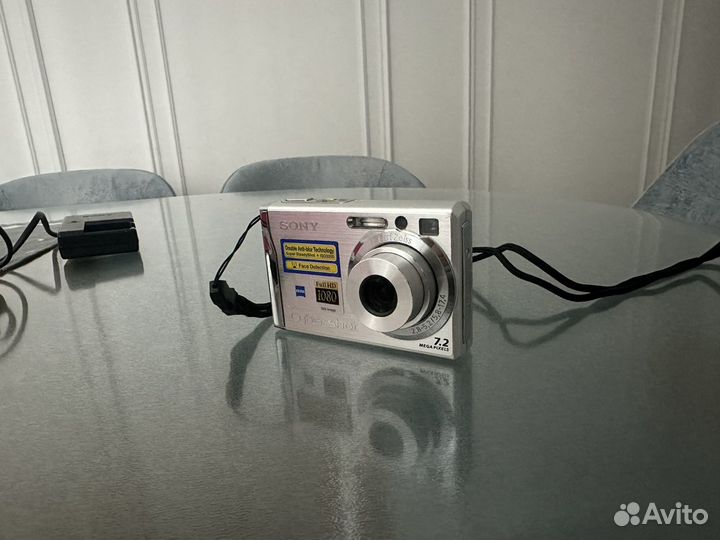 Компактный фотоаппарат sony cyber shot DSC W80