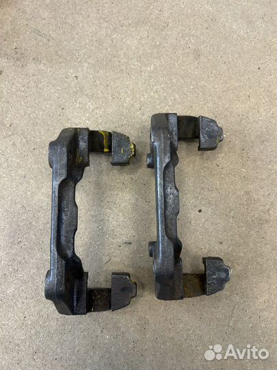 Скобы передних вентилируемых тормозов bmw e34