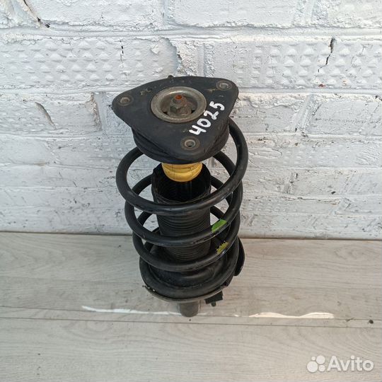 Стойка передняя правая Mazda 3 BL 1.6 Z6-VE 2009