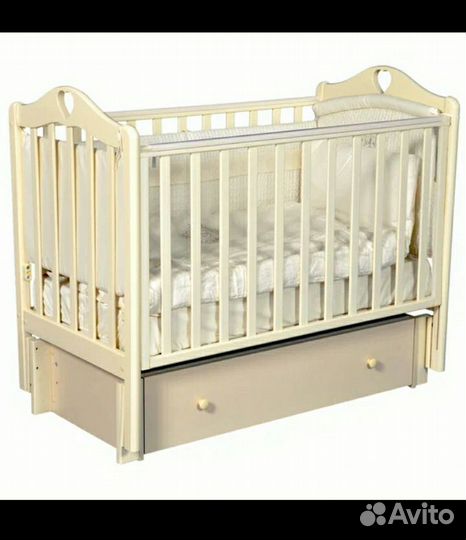 Детская кроватка с маятником и ящиком