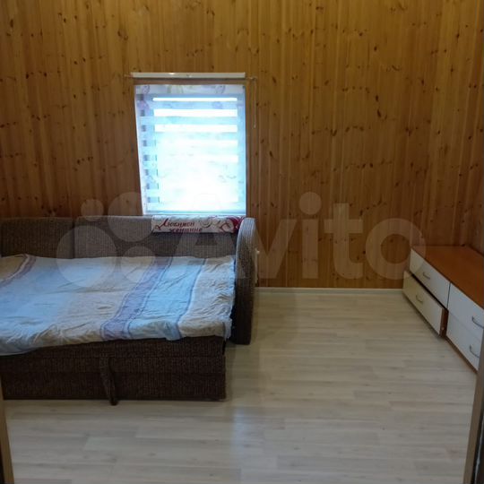 Комната 18 м² в 5-к., 2/2 эт.