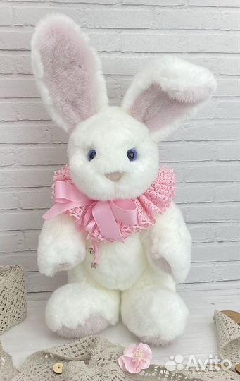 Заяц в жабо игрушка из меха рекса