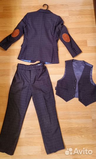 Продам костюм-тройку 116-122р