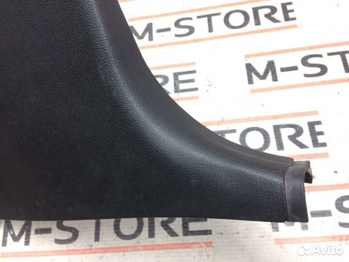 Обшивка салона передняя правая Mercedes-Benz